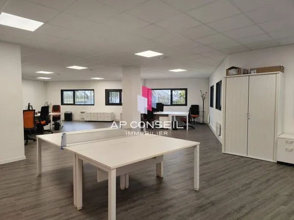 Bureaux 998 m²