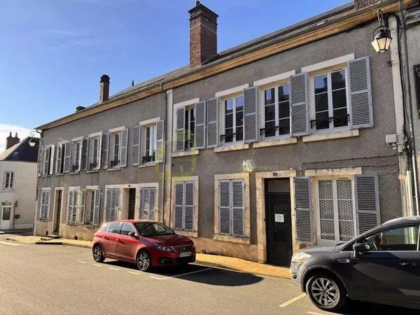 Cession de parts de SCI - Ensemble immobilier avec local professionnel loué - Henrichemont