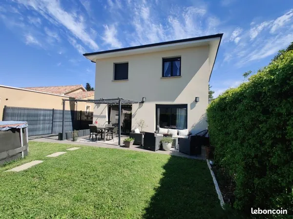 Maison récente (2019) "clé en main" - 105 m² - 3 ch - Jardin & Garage - DPE A/B