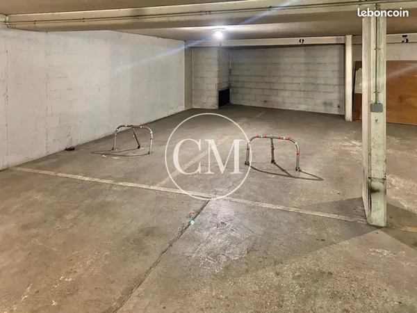 Parking/box 32 m² PARIS