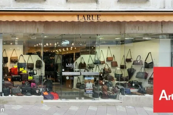 Local commercial 174 m² POITIERS