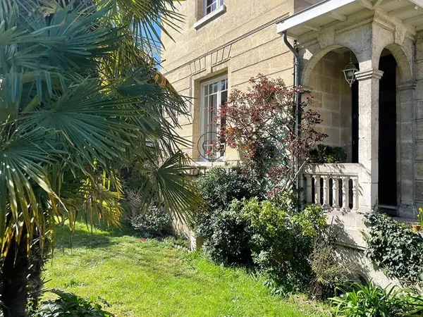 Maison en pierre avec jardin et garage - CAUDERAN PRIMROSE