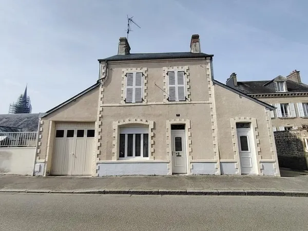 CARENTAN PRES PORT MAISON JARDIN, 5 GARAGES/LOUER