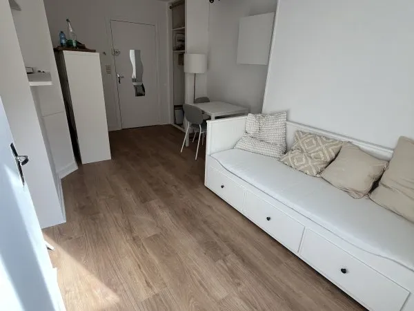 Loue studio meublé 18m², place Pey Berland
