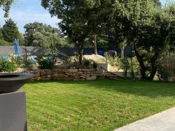 CANNES - Très beau T2 en rez de jardin - Neuf