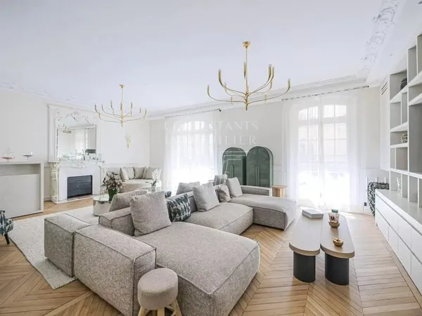 PARC MONCEAU. APPARTEMENT FAMILIAL EN PARFAIT ETAT