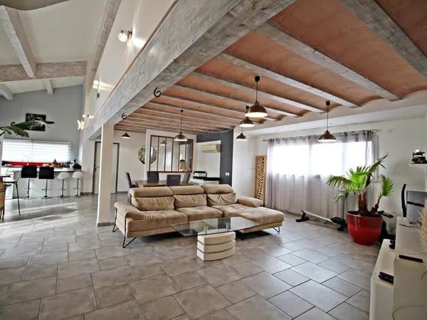 Maison 3 chambres bureau piscine terrasse Alenya