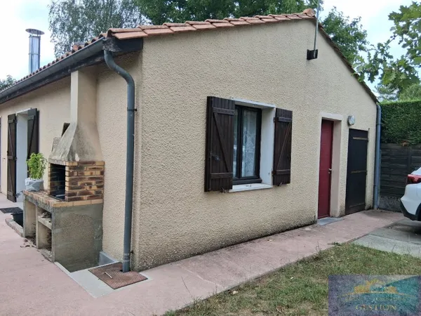 MAISON DE PLAIN-PIED ET JARDIN DE 700M2