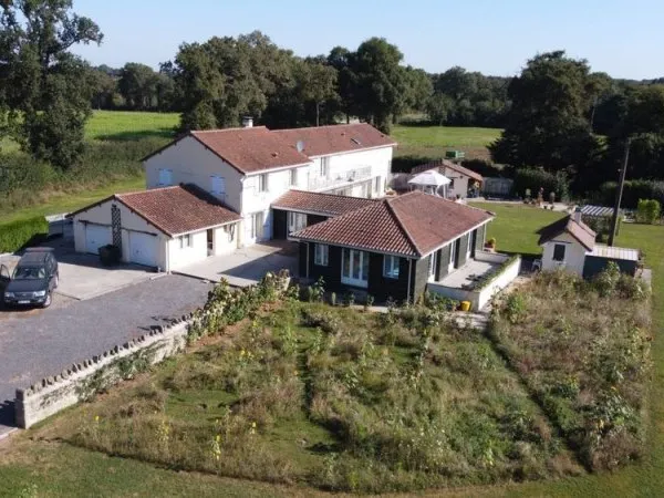 Haute Vienne, Le Dorat, Superb Residence à La Campagne Avec 6 Chambres Et Piscine Interieur