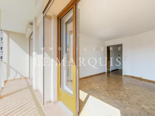Appartement 3 pièces - Large balcon - Vues dégagées - Etage élevé