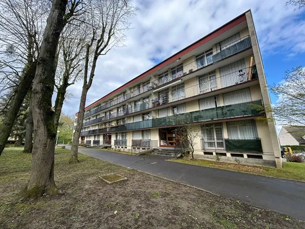 APPARTEMENT DERNIER ETAGE REFAIT A NEUF RESIDENCE STANDING