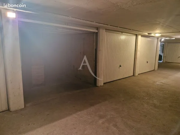 Parking/box 14 m² ORLEANS