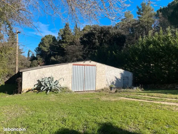 HANGAR 200m2