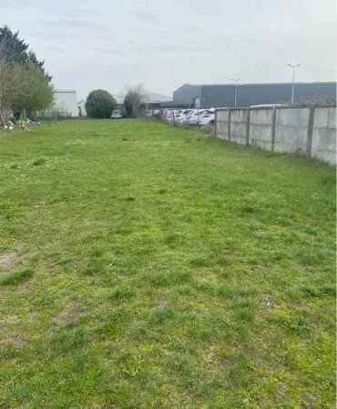 TERRAIN INDUSTRIEL 996m2
