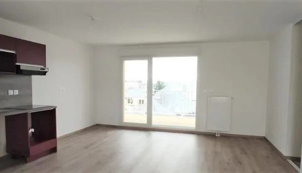 T3 avec terrasse, balcon et parking à ST JEAN DE BRAYE