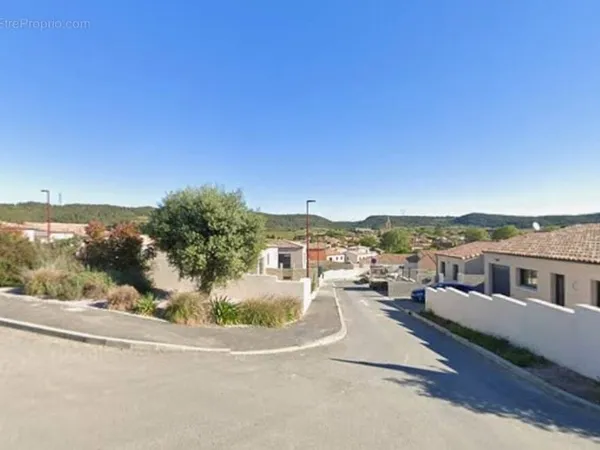 Terrain 700 m²
