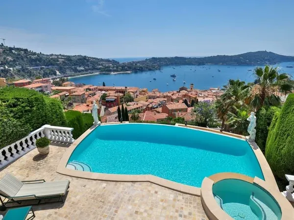 Maison 5 pièces 211 m²
