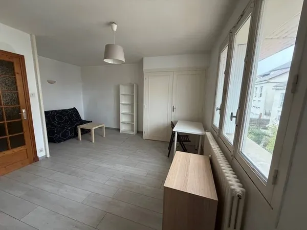 À vendre à La Verpillière : Ideal investissement courte ou l