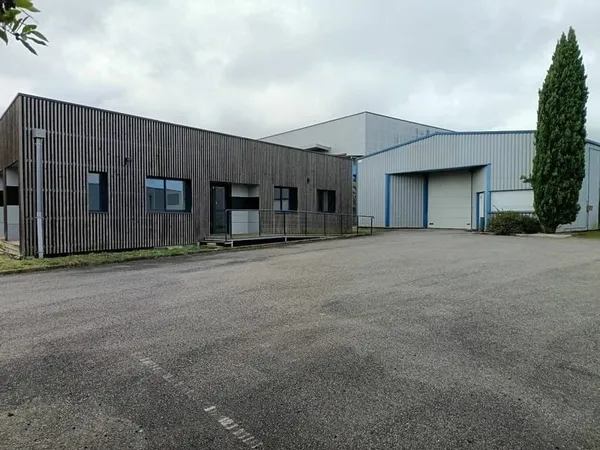 LOCAL D'ACTIVITE + BUREAUX