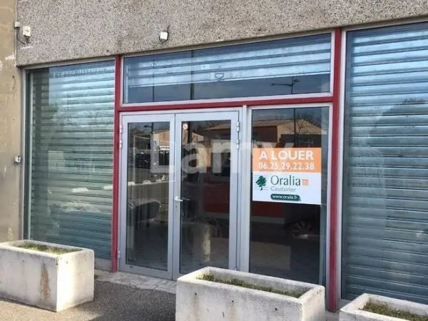 Local commercial 1 pièce 80 m²