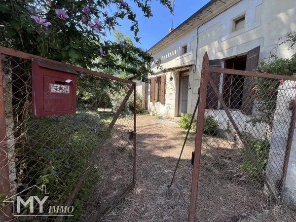 PUISSEGUIN : Maison en pierre avec jardin et dépendances.