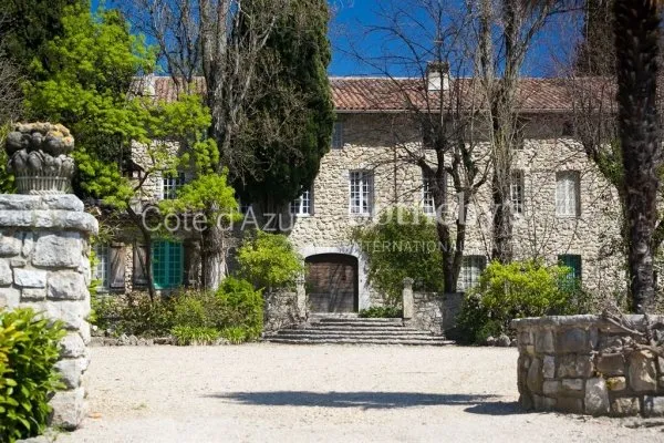 Mas provençal d'exception à Opio: propriété de charme avec parc de 3 hectares