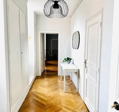 Appartement T3 de 99 m2 meublé avec goût dans copropriete Mo