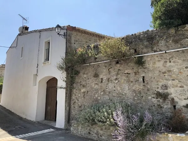 Proche Limoux Jolie maison de village en pierre de 3 chambres avec jardin attaché