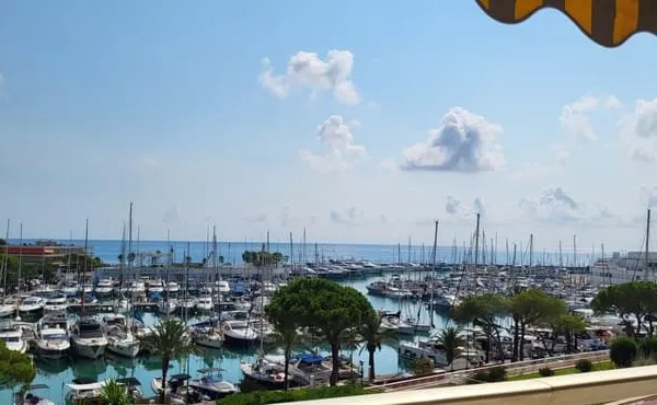 Superbe 3 pièces en location vide à Marina Baie des Anges