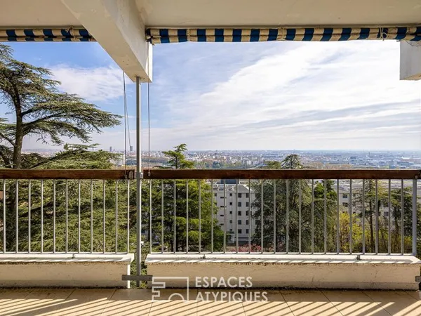 Appartement rénové avec terrasse et vue sur Lyon et la chaîne des Alpes
