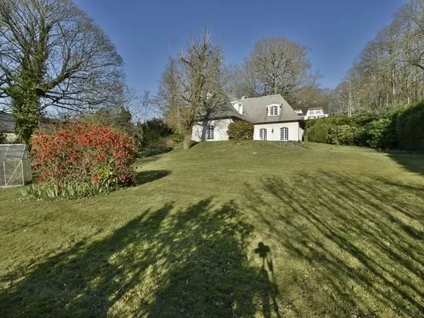 Exclusivité ERA ACCES IMMOBILIER : Maison spacieuse 7 pièces à Jouars-Pontchartrain