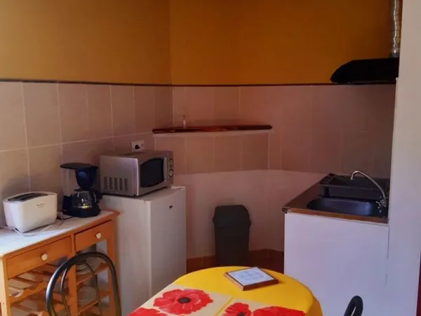 NORD GARD, limite Ardèche, studio meublé fonctionnel