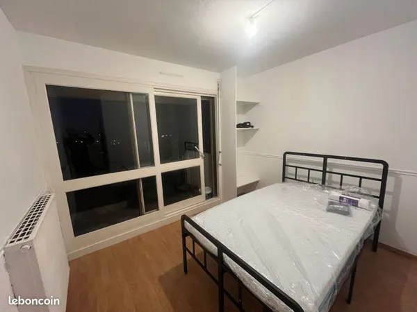 Chambre meublée dans un appartement propre et calme