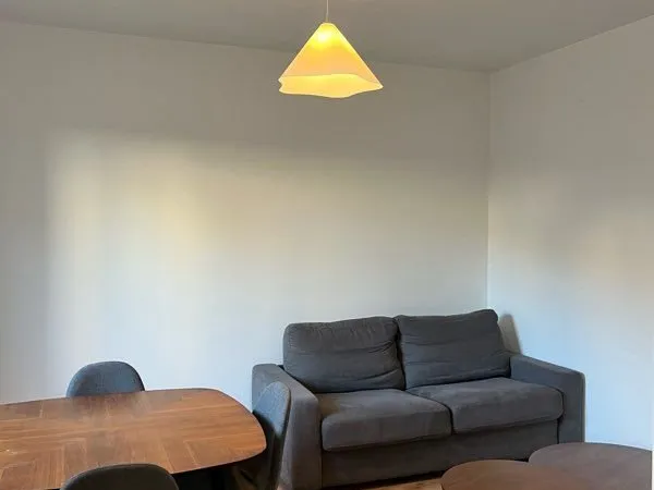 Location studio rénové et meublé - Clairmarais