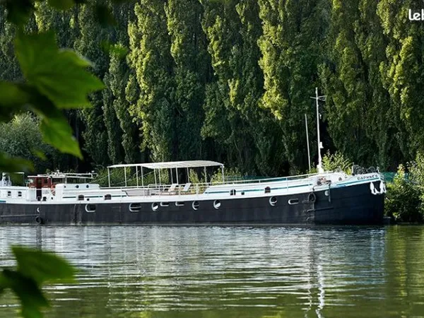 Péniche-hôtel à Auvers-sur-Oise