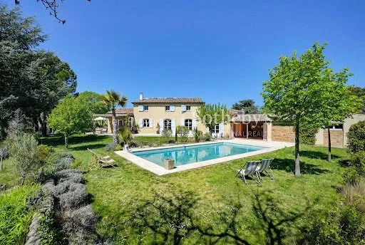 Maison 7 pièces 320 m²
