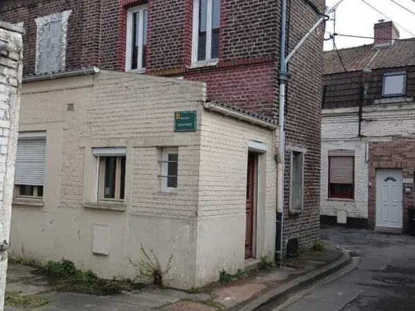 MAISON 2 CHAMBRES SANS EXTERIEUR.