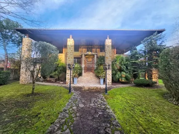 Villa 10 pièces à Plessis-trevise (94420)