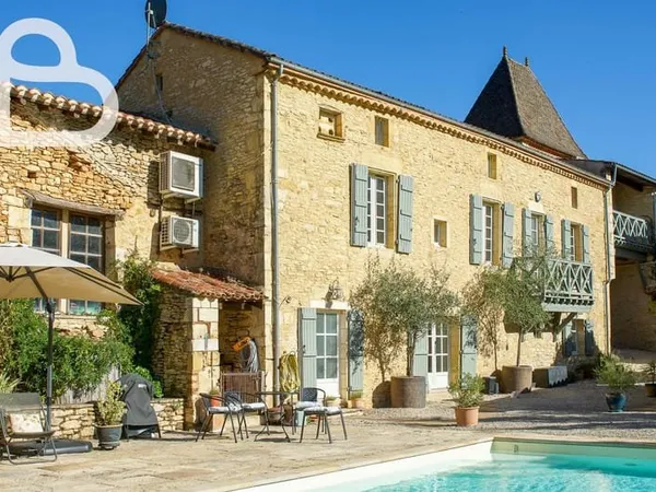 Une Maison Alliant Élégance et Raffinement