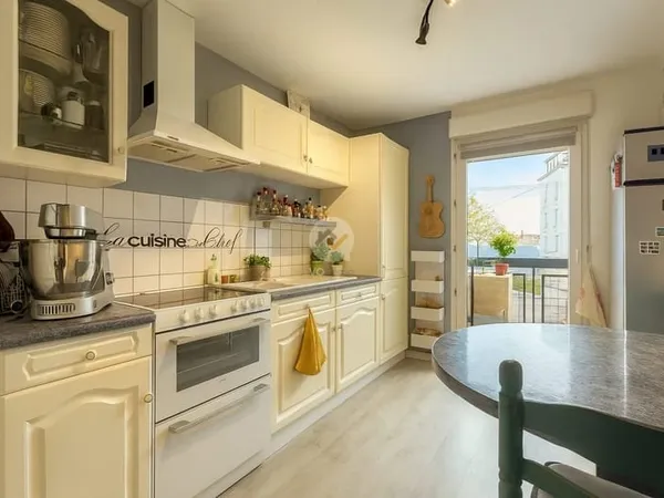 Appartement F4 lumineux de 88 m² avec terrasse et parkings séc
