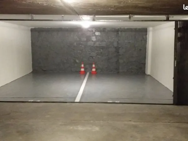 Box/ Parking fermé sécurisé - Paris 14e