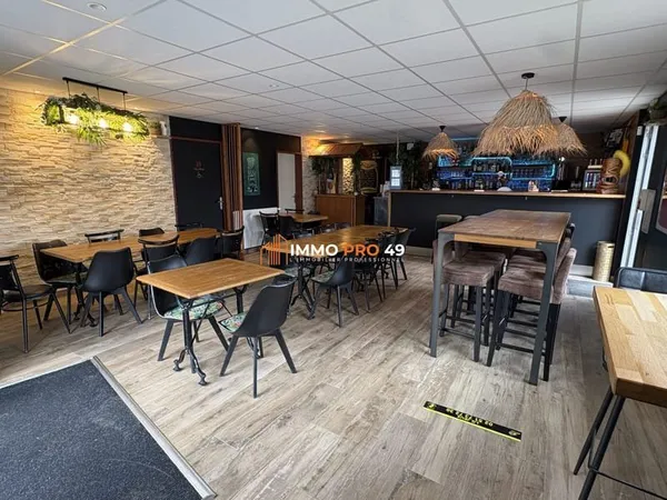 Local commercial 240 m²