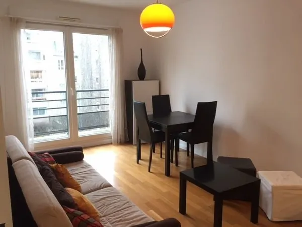 2 pièces meublé sur jardin + balcon et possibilité de parking