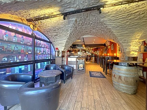 À VENDRE RESTAURANT DE RENOM AU COEUR DE NÎMES