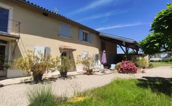 Maison 8 pièces 300 m²