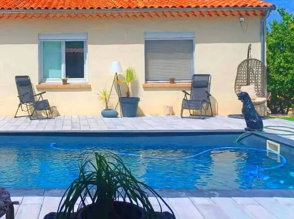 A VENDRE LES MEES Villa indépendante de plain pied 4 chambres sur 800 m2