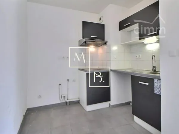 A VENDRE - NÎMES - T2 de 42 m2 avec terrasse 15 m2 et parkin