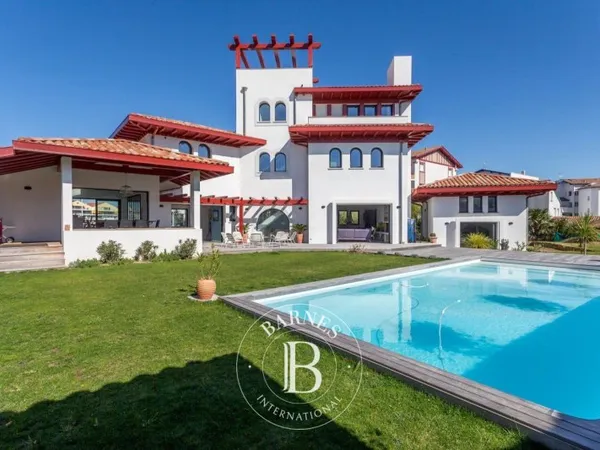IZARRA - Villa moderne avec piscine, idéale pour 12 personnes - Ciboure