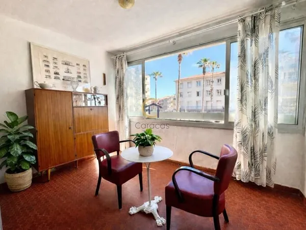 APPARTEMENT DE TYPE F2 + PLACE DE PARKING