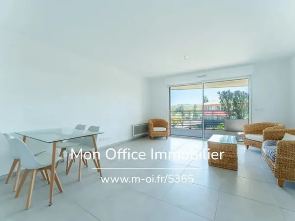 Référence : 5365-ETH - Appartement - T3 - 66m2 - Terrasse - Parking - Aix-en-Provence - La Duranne -